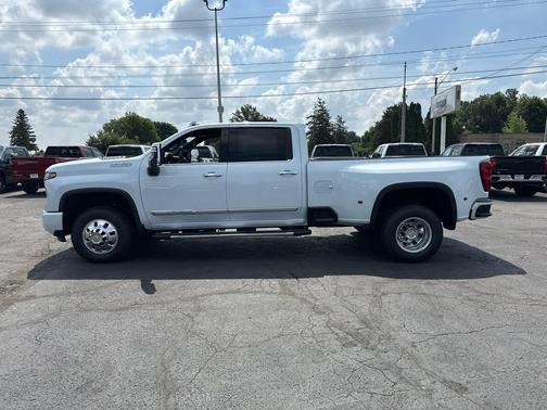 Polar White Tricoat 2026 Chevrolet Silverado 3500 High Country