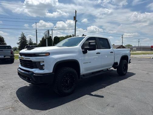 Summit White 2024 Chevrolet Silverado 2500 Custom