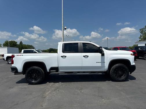 Summit White 2024 Chevrolet Silverado 2500 Custom