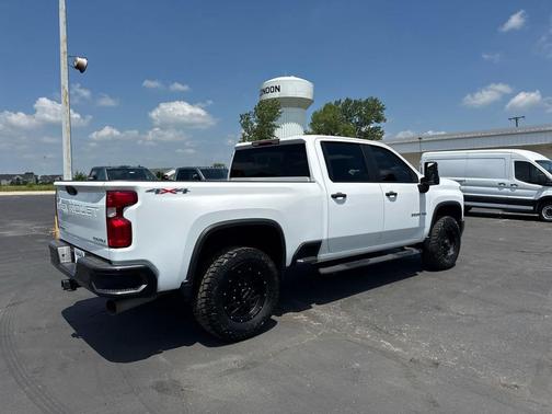 Summit White 2024 Chevrolet Silverado 2500 Custom