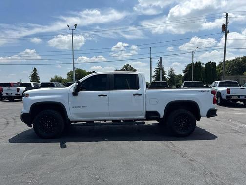 Summit White 2024 Chevrolet Silverado 2500 Custom