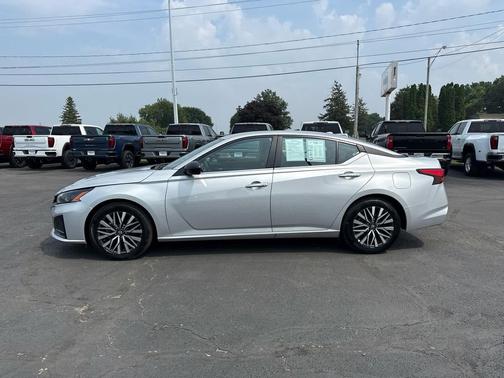 Brilliant Silver Metallic 2025 Nissan Altima SV FWD