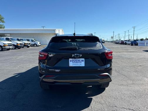 Mosaic Black Metallic 2025 Chevrolet Trax FWD ACTIV