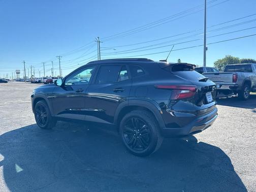 Mosaic Black Metallic 2025 Chevrolet Trax FWD ACTIV