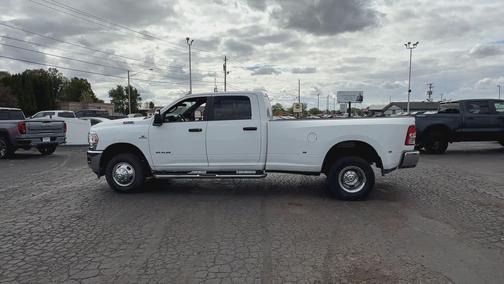 2024 RAM 3500 Big Horn Crew Cab 4x4 8' Box