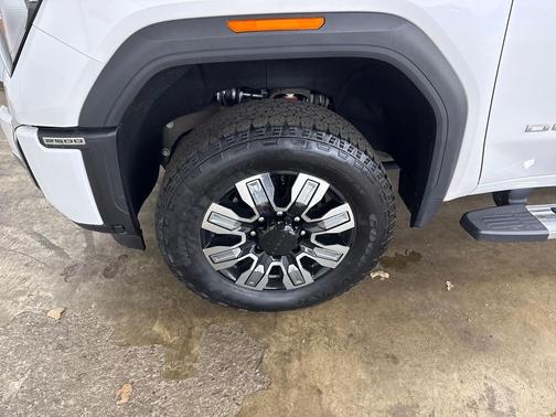 White Frost Tricoat 2024 GMC Sierra 2500 Denali
