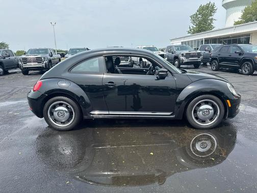 Black Uni 2012 Volkswagen Beetle 2.5L