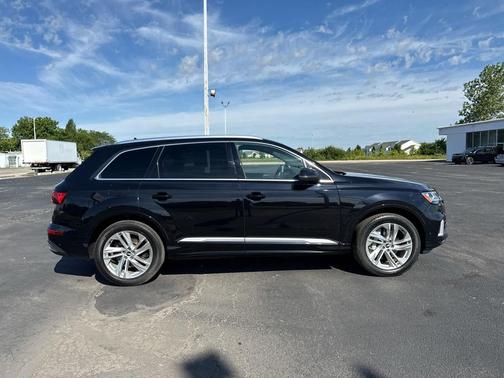 BLACK 2021 Audi Q7 45 Premium Plus