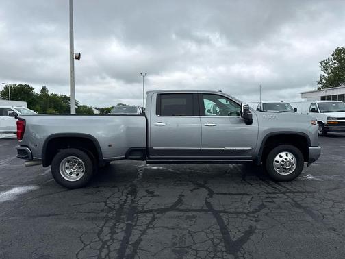 Sterling Gray Metallic 2025 Chevrolet Silverado 3500 High Country