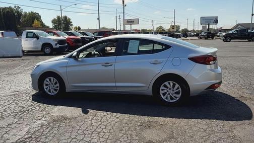 2019 Hyundai ELANTRA SE