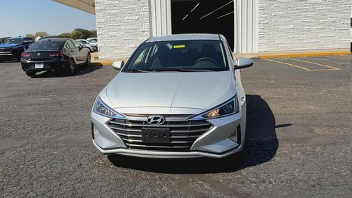 2019 Hyundai ELANTRA SE