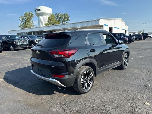 Mosaic Black Metallic 2023 Chevrolet Trailblazer LT