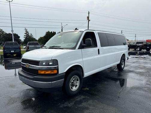 Summit White 2025 Chevrolet Express 3500 RWD 3500 Extended Wheelbase LT