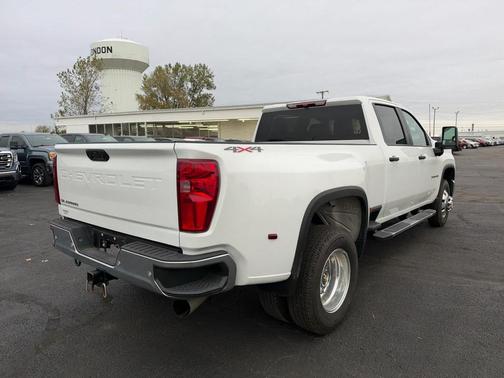 Summit White 2026 Chevrolet Silverado 3500 Crew Cab, Long Bed, WT Dual Rear Wheel, RWD