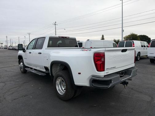 Summit White 2026 Chevrolet Silverado 3500 Crew Cab, Long Bed, WT Dual Rear Wheel, RWD