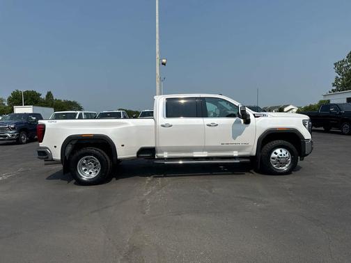 White Frost Tricoat 2024 GMC Sierra 3500 SLT