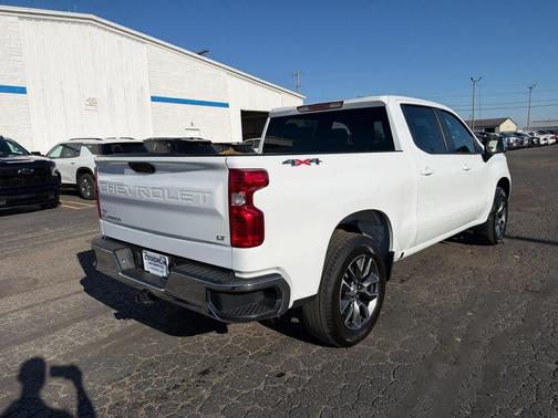 Summit White 2024 Chevrolet Silverado 1500 LT