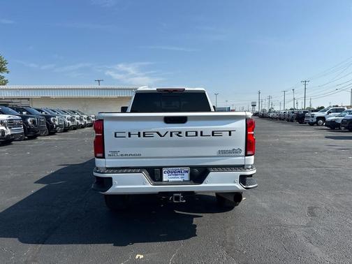Iridescent Pearl Tricoat 2024 Chevrolet Silverado 3500 High Country