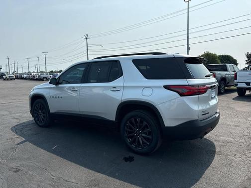 Silver Ice Metallic 2022 Chevrolet Traverse RS