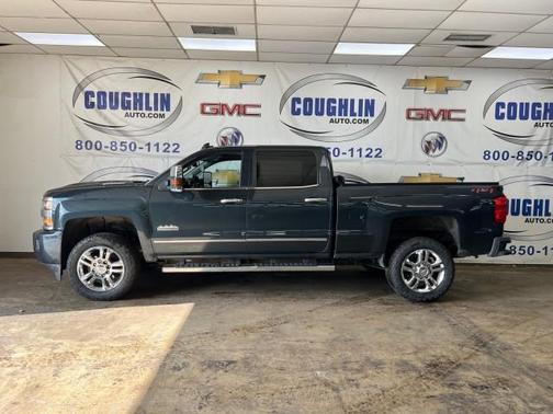 Photo 2 of 26 of 2019 Chevrolet Silverado 2500 High Country