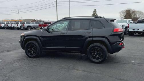 Brilliant Black Crystal Pearlcoat 2015 Jeep Cherokee Trailhawk