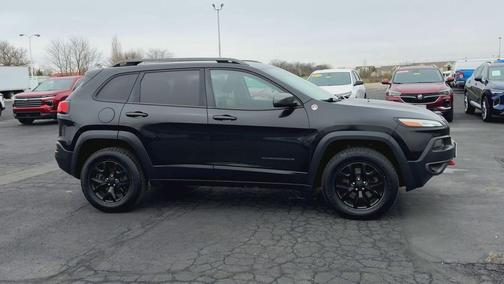 Brilliant Black Crystal Pearlcoat 2015 Jeep Cherokee Trailhawk