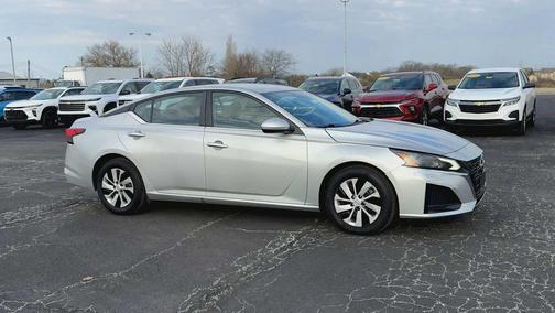 Brilliant Silver Metallic 2023 Nissan Altima S FWD