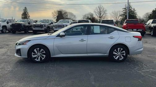 Brilliant Silver Metallic 2023 Nissan Altima S FWD
