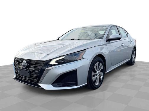 Brilliant Silver Metallic 2023 Nissan Altima S FWD