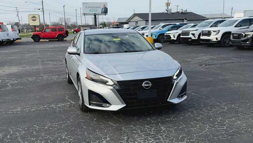 Brilliant Silver Metallic 2023 Nissan Altima S FWD