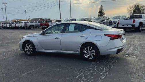 Brilliant Silver Metallic 2023 Nissan Altima S FWD