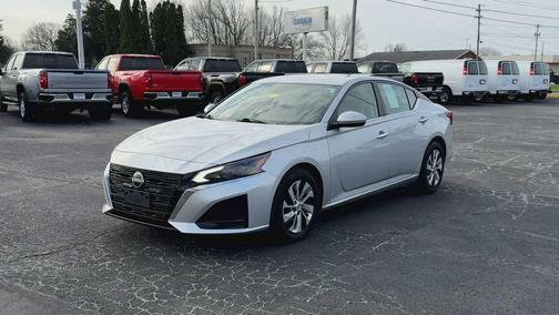 Brilliant Silver Metallic 2023 Nissan Altima S FWD