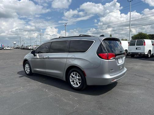 Billet Silver Metallic Clearcoat 2021 Chrysler Voyager LXI