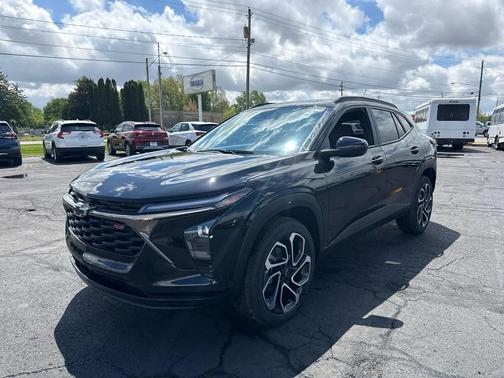 Mosaic Black Metallic 2026 Chevrolet Trax FWD 2RS