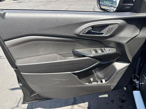 Mosaic Black Metallic 2026 Chevrolet Trax FWD 2RS