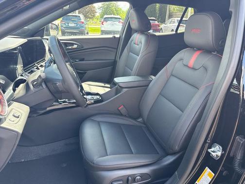 Mosaic Black Metallic 2026 Chevrolet Trax FWD 2RS