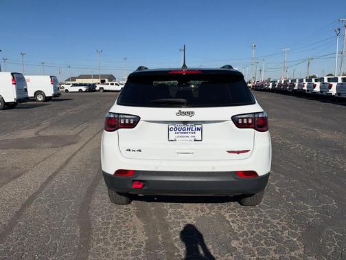 Bright White Clearcoat 2025 Jeep Compass Trailhawk