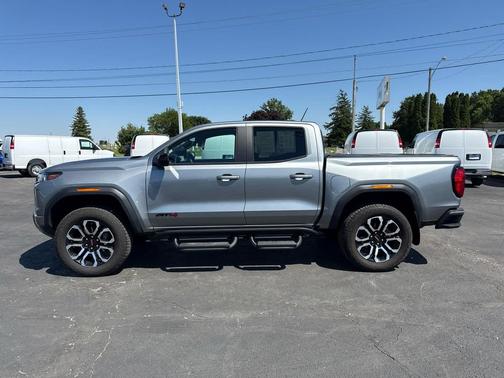 Sterling Metallic 2025 GMC Canyon AT4