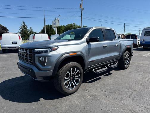 Sterling Metallic 2025 GMC Canyon AT4