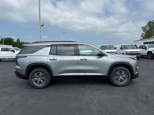 Sterling Gray Metallic 2026 Chevrolet Traverse LT