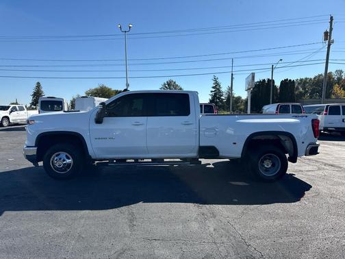 Summit White 2025 Chevrolet Silverado 3500 LT
