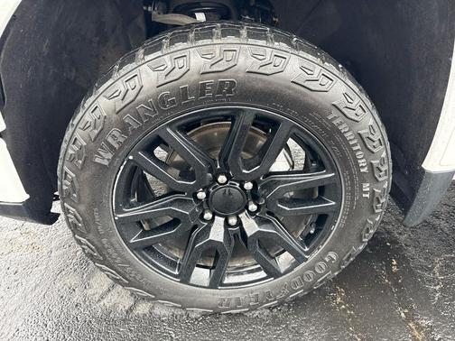 Summit White 2024 GMC Sierra 1500 AT4