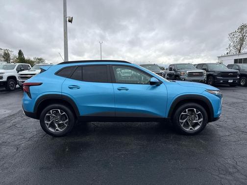 Marina Blue Metallic 2026 Chevrolet Trax LT