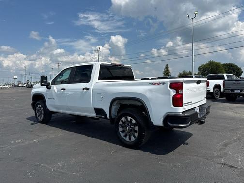 Summit White 2024 Chevrolet Silverado 2500 Custom