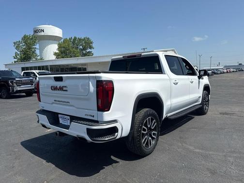 Summit White 2022 GMC Sierra 1500 AT4