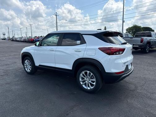 Summit White 2026 Chevrolet Trailblazer LS