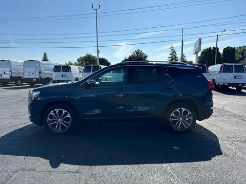 Blue Emerald Metallic 2021 GMC Terrain SLT