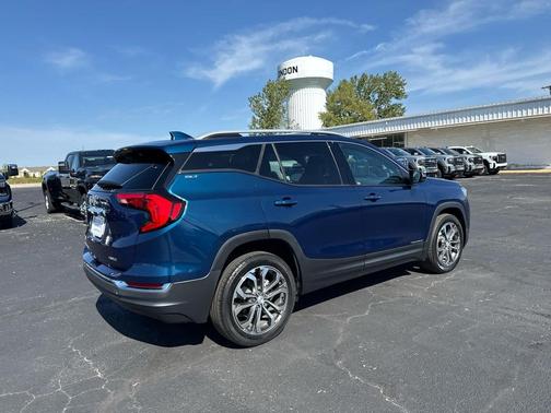 Blue Emerald Metallic 2021 GMC Terrain SLT