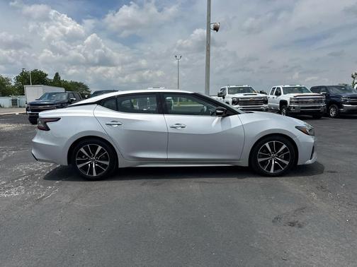 Brilliant Silver Metallic 2023 Nissan Maxima SV Xtronic CVT