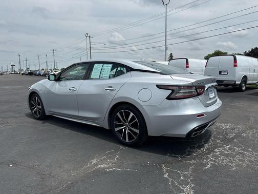 Brilliant Silver Metallic 2023 Nissan Maxima SV Xtronic CVT